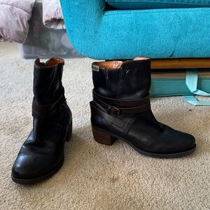 Pikolinos black with brown accent ankle boots size 40